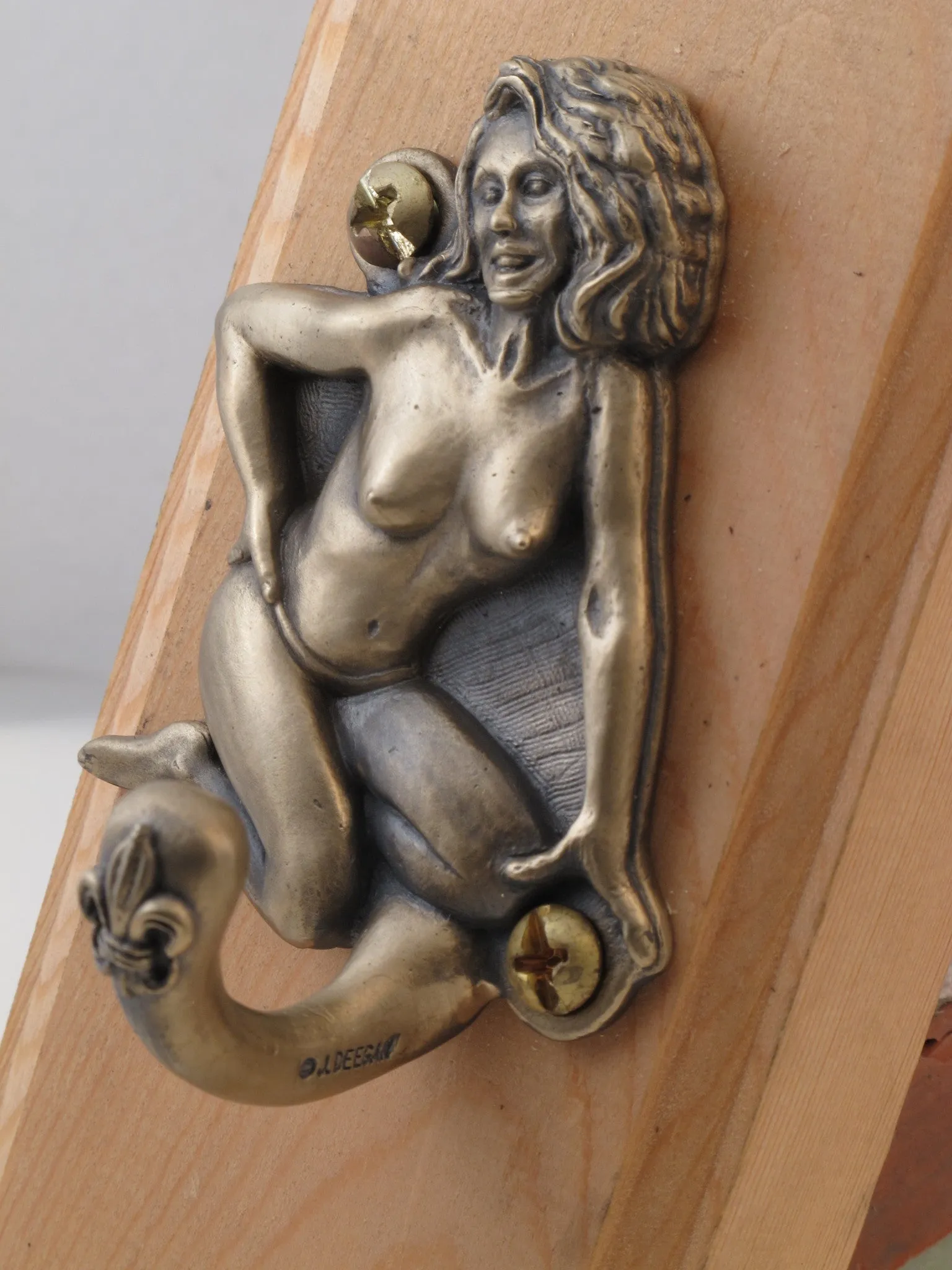 #DH-06 Bronze Jada Pin Up Hook